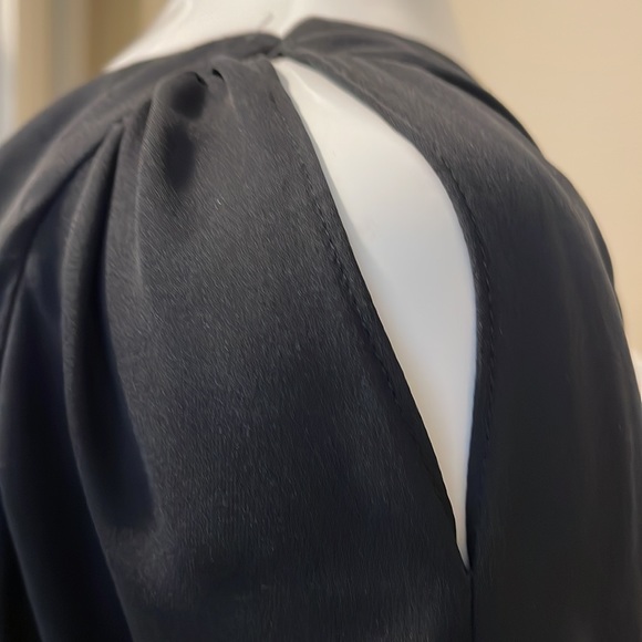 ALICE + OLIVIA BLACK SILK ABOVE THE KNEE COLD SHOULDER OPEN BACK DRESS size M - Picture 5 of 12